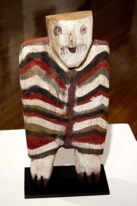 Фигурка с опущенными руками от шамана народа